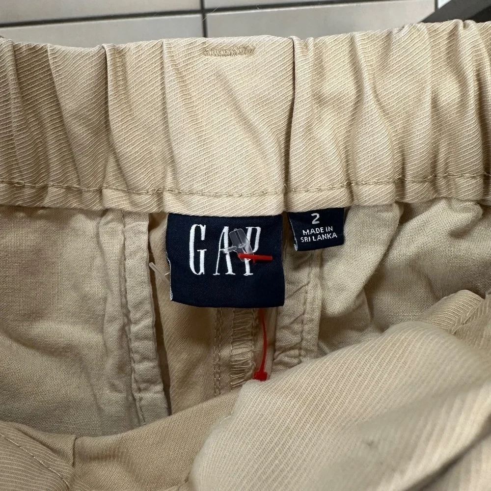 *GAP* Tan Khaki Shorts w/ Pockets Size 2